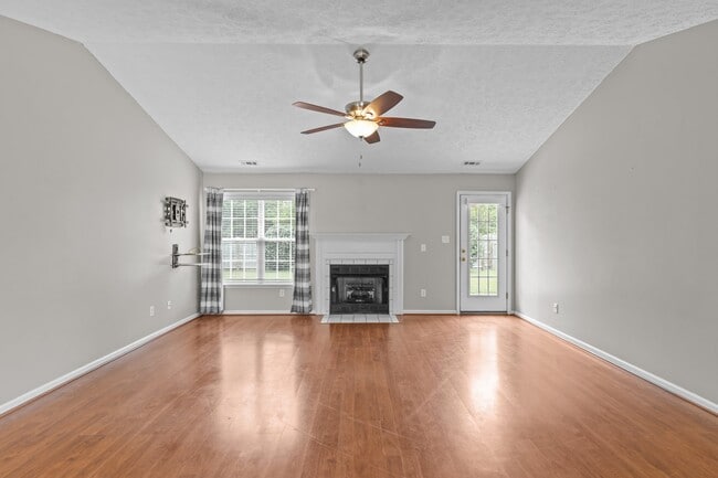 Building Photo - 300 Foxhall Rd