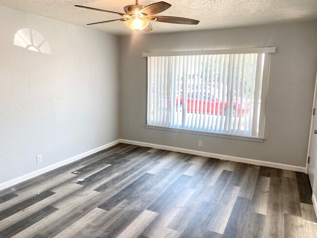 Building Photo - 3415-3417 E Terrace Ave