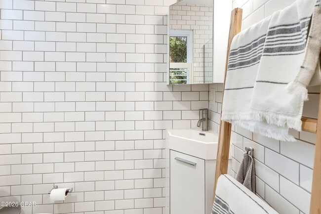 Building Photo - 2979 S County Hwy 395