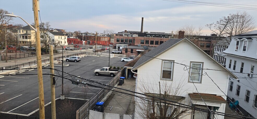 Building Photo - 79 Wilson St