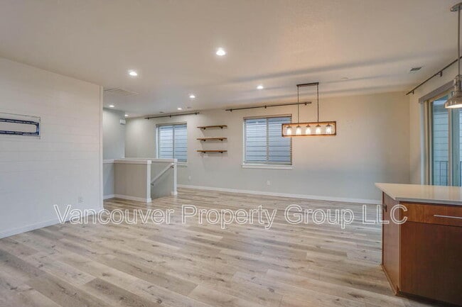 Building Photo - 13010 NE 24th Cir