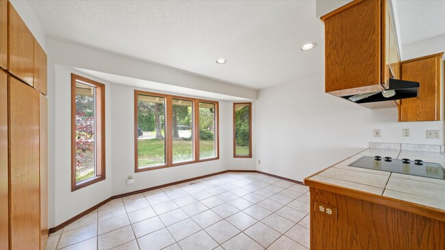 Building Photo - Spacious 4-Level Home with Panoramic Views for Lease – Hills West, South Richland – $2,800/mo
