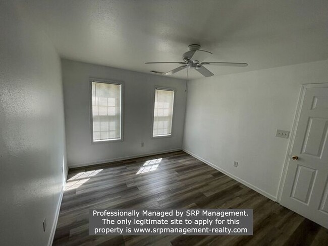 Building Photo - Great Three Bedroom Ranch with Fenced Yard...