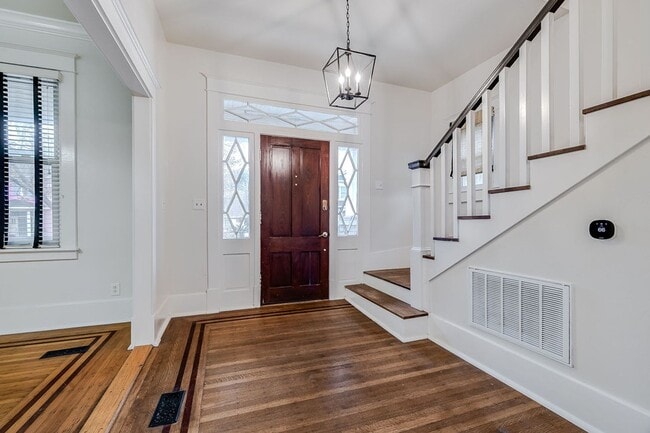 Building Photo - Beautiful Baldwin Park Craftsman home ready for move in!