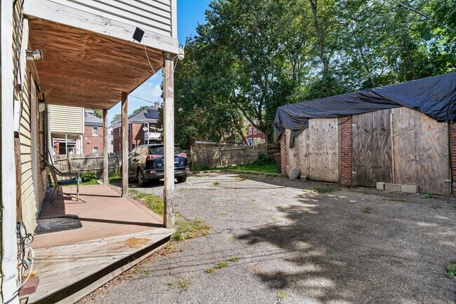 Building Photo - 570 Harvard St