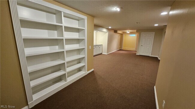 Building Photo - 7235 Dursley Ct