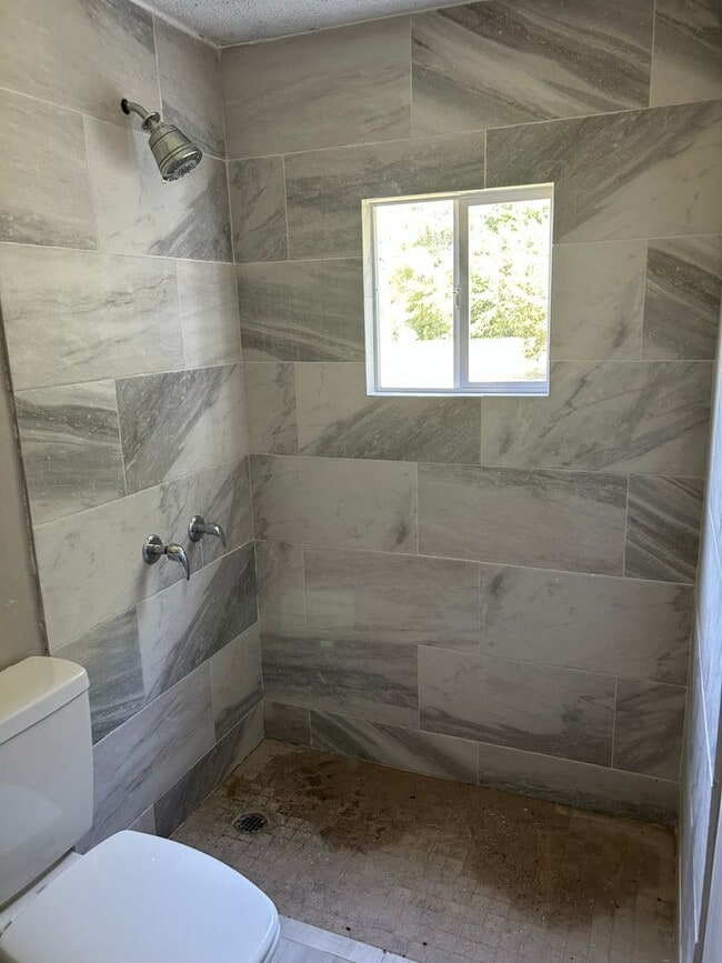 Building Photo - New Home Available! Rent this 2 Bedroom ho...