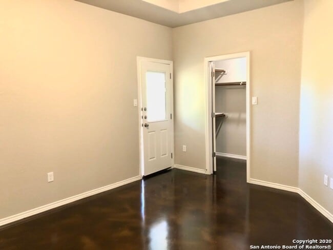 Building Photo - Modern Luxury Duplex in Seguin!