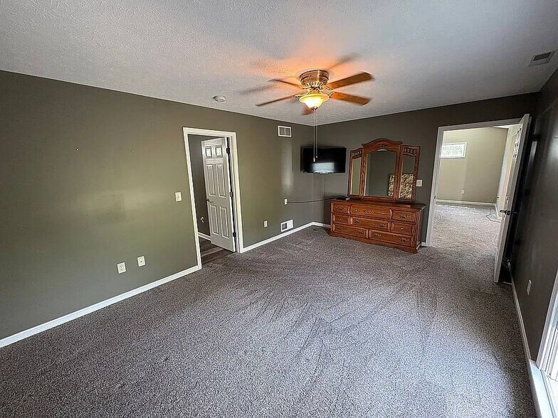 Building Photo - 8446 Creekview Ln
