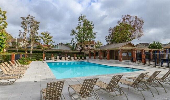 Building Photo - 27 Eden