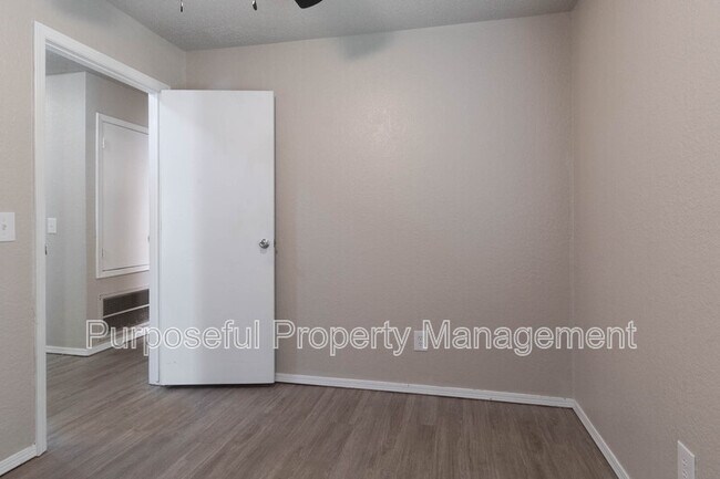 Building Photo - 313 Belmont Dr