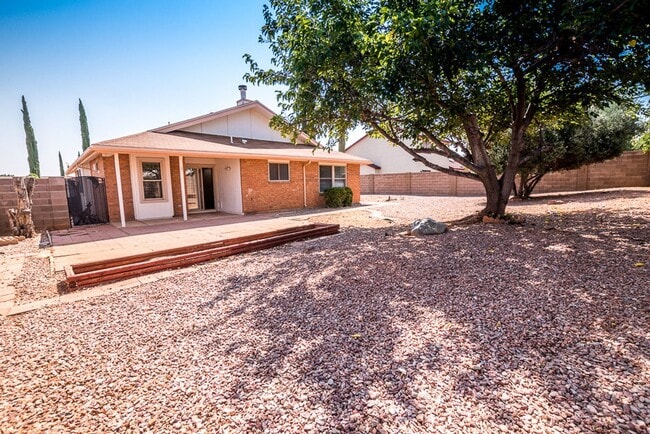 Building Photo - Contemporary home with 3 bedrooms, 2 bath, 2 car garage, A/C, Fenced Yard