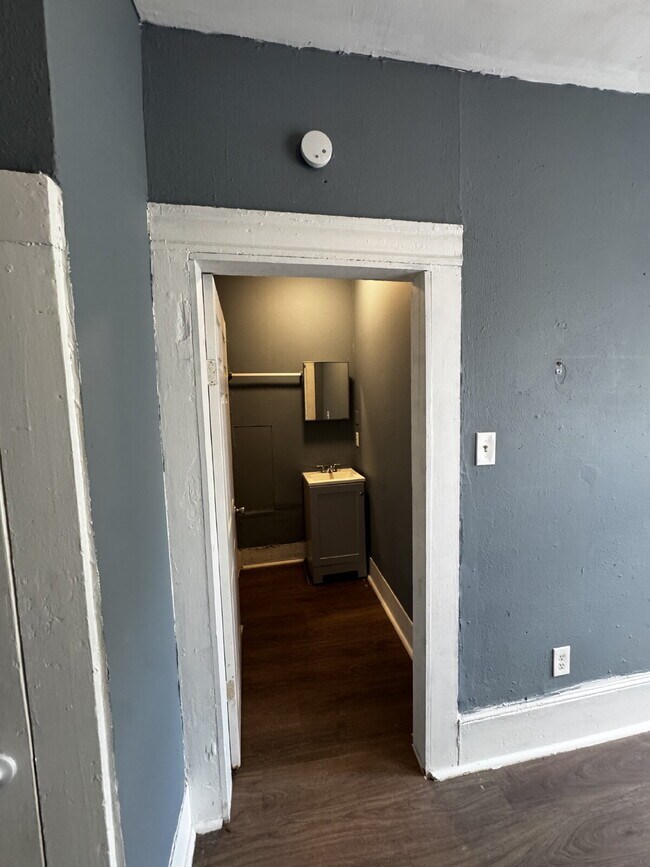 Building Photo - Cozy studio apartment with all bills paid