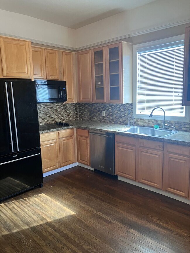 Building Photo - 242-246 N 2nd Ave