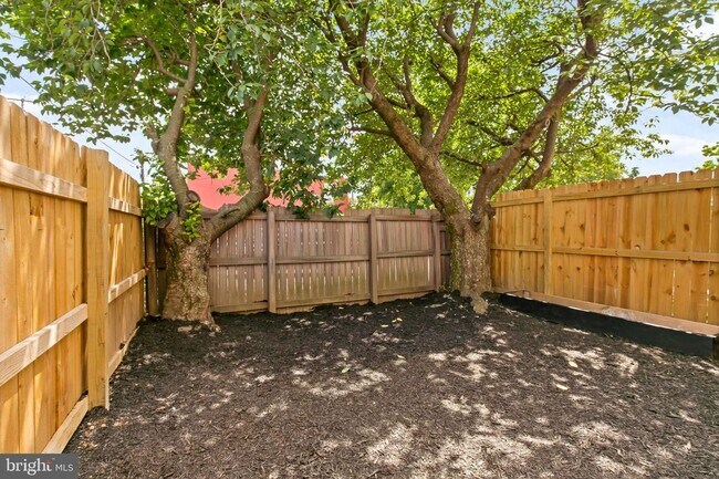 Building Photo - Coming Soon! 3 bedrooms 2.5 bath Home located in Lancaster Pa