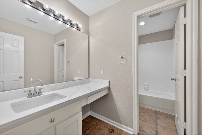 Building Photo - 3918 Abbeywood Dr