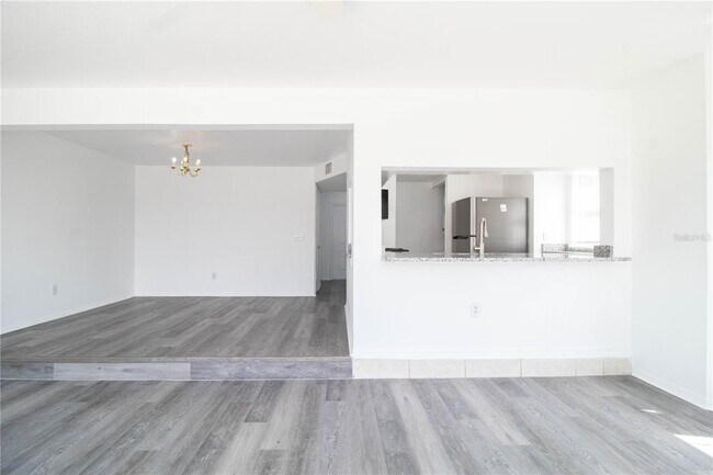 Building Photo - 235 Mango Dr