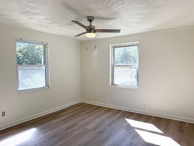 Building Photo - For Rent – $1,020/month | 2 Bed | 1 Bath