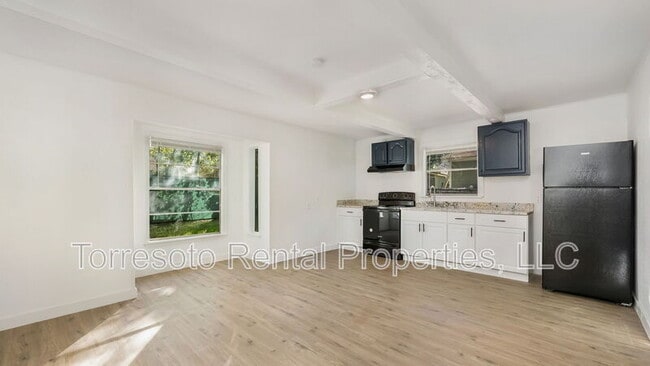 Building Photo - 2600 Morales St