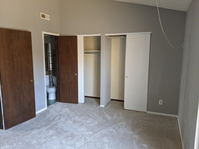 Building Photo - 2104 Melrose Dr