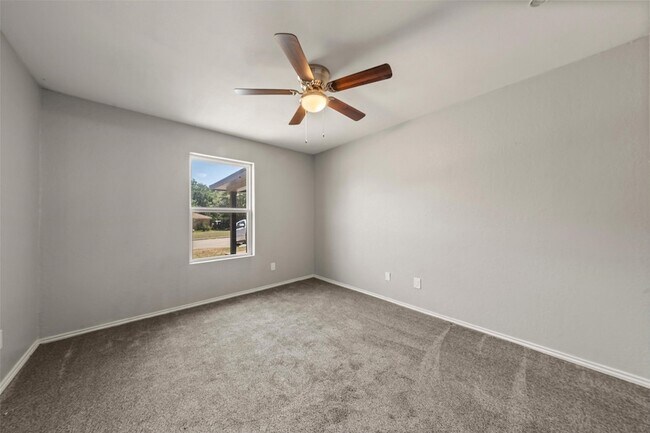 Building Photo - 705 Rosedale Dr
