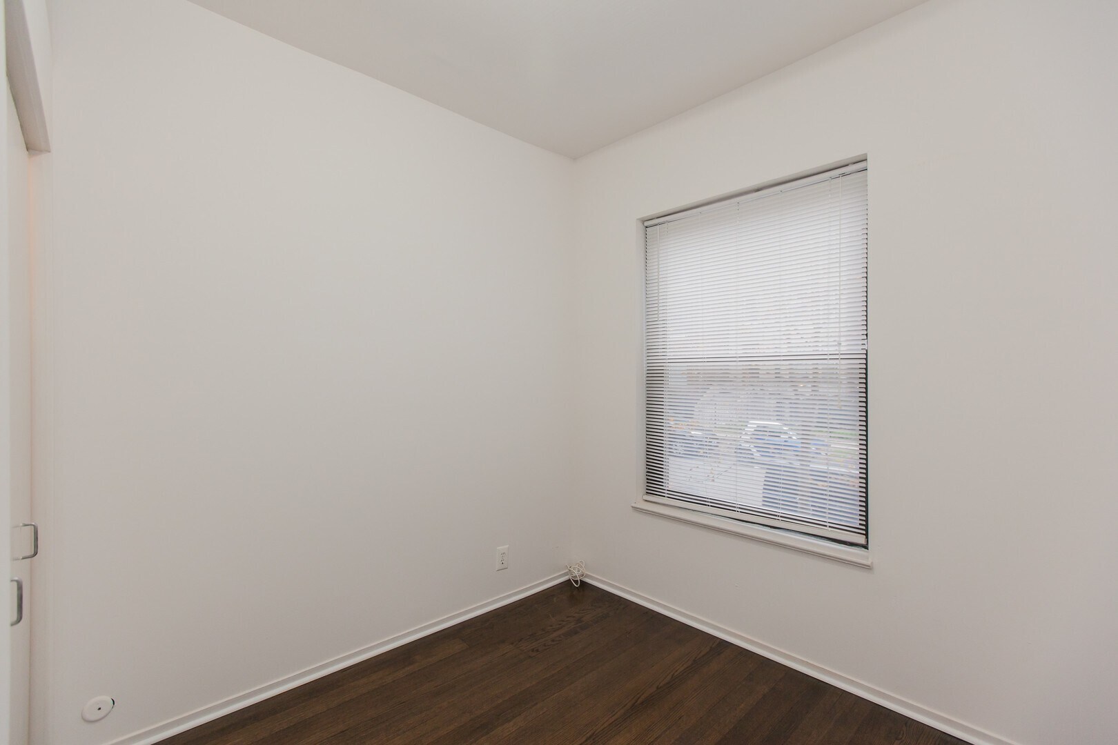 Building Photo - 727 W Cornelia Ave