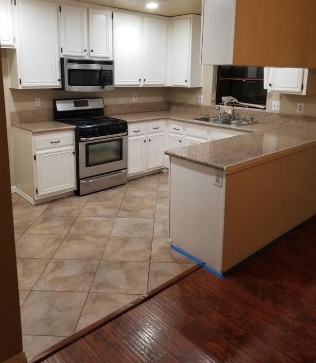 Building Photo - 8338 Woodley Pl