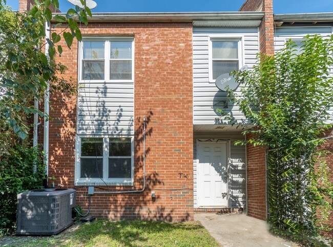 Building Photo - 3 BEDROOM BRICK TOWNHOME FOR RENT IN NORFOLK