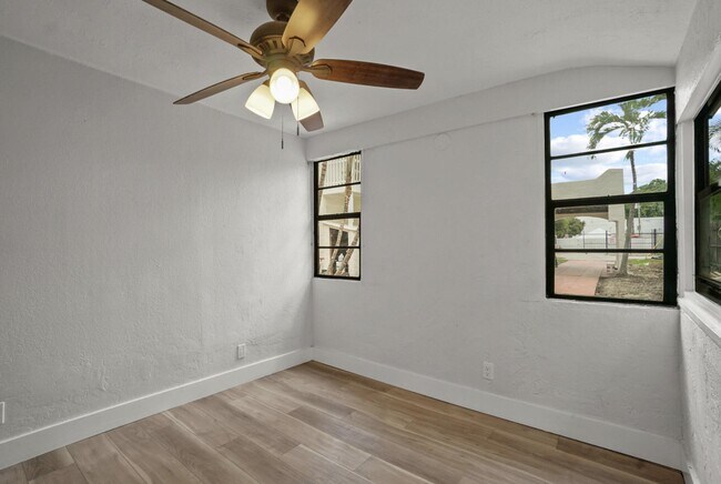 Building Photo - 422 Kanuga Dr
