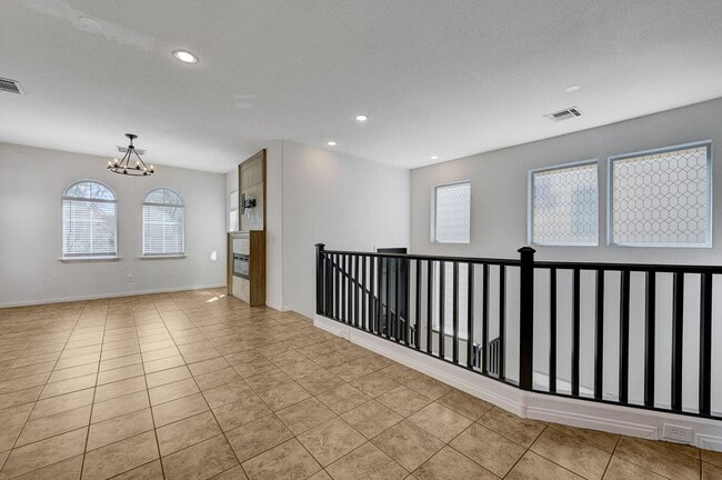 Building Photo - Stylish Tri-Level Home/Tandem Garage in Henderson