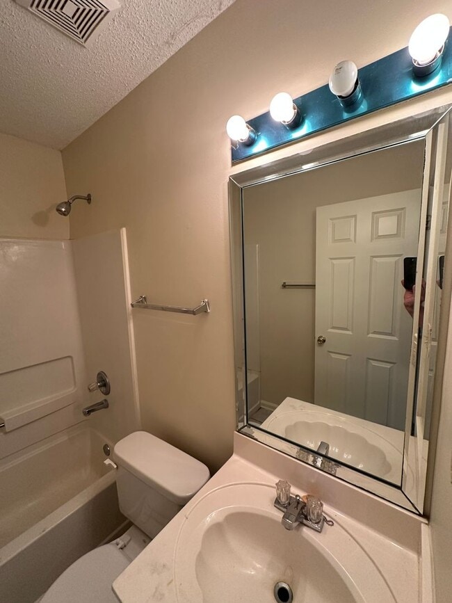 Building Photo - 3 Bedroom, 2 Full Baths in Horn Lake, Wellington Square Subdivision