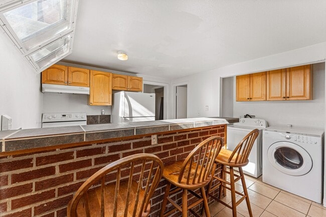 Building Photo - Great location near City Park!