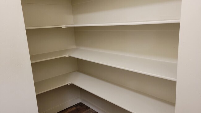 Building Photo - 5655 Island Ridge Dr