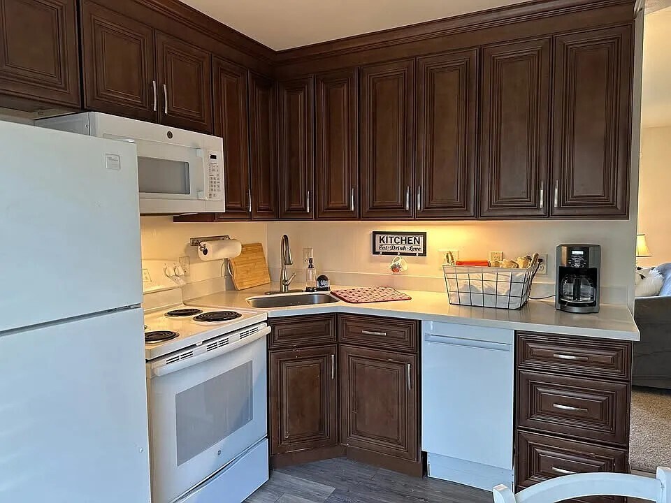 Building Photo - 1950 Weaver St