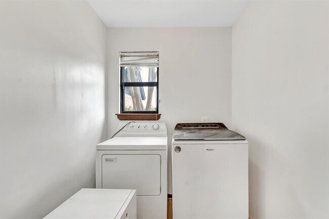 Building Photo - 1201 Co Rd 138