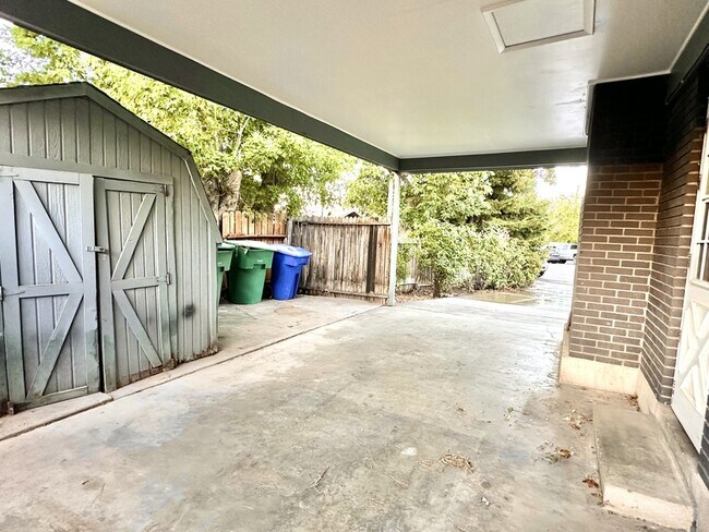 Building Photo - 7488 Silver Cir