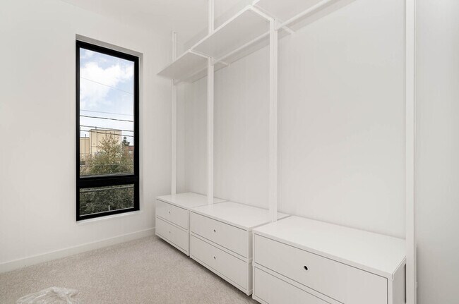 Building Photo - 1424 N 80th St