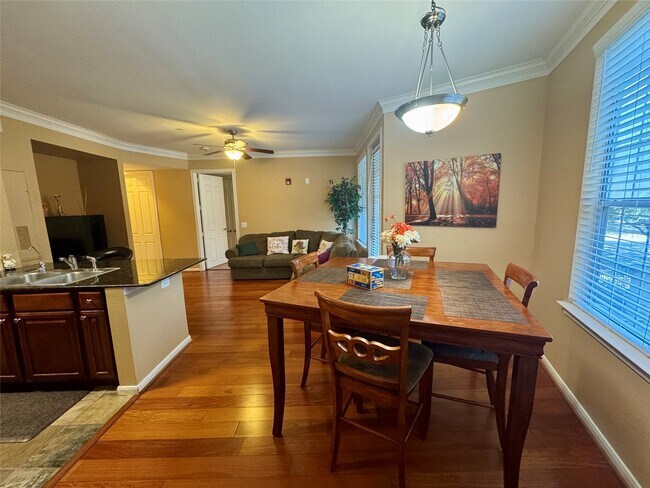 Building Photo - 7575 Kirby Dr