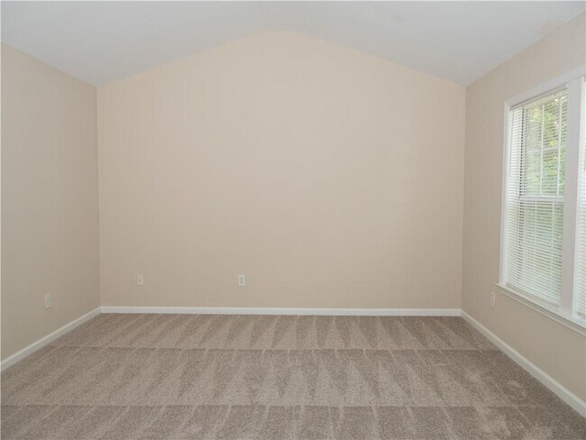 Building Photo - 663 Prada Ct NE