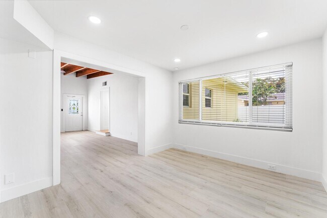 Building Photo - 7531 Edgewater Cir