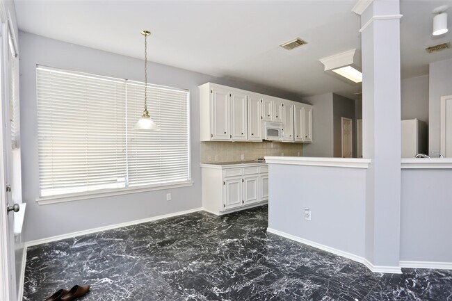 Building Photo - 2515 Hyland Park