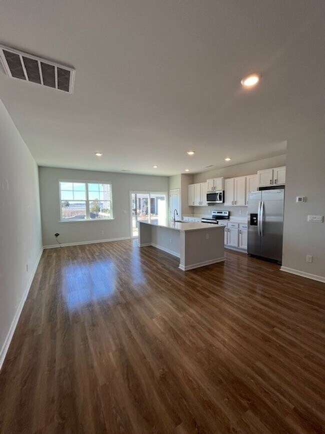 Building Photo - B6760 ( tenant break lease 5/12/26)