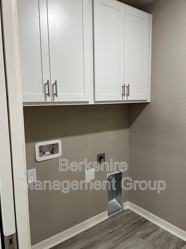 Building Photo - 1136 Brook Meadow Dr