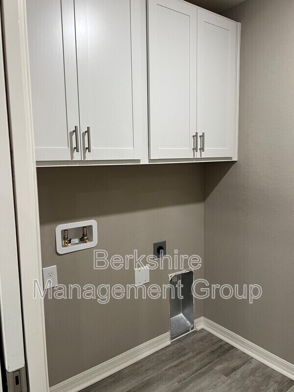 Building Photo - 1142 Brook Meadow Dr