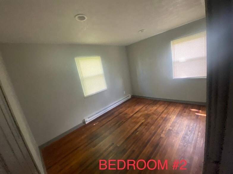 Building Photo - 412 W Parkwood Dr