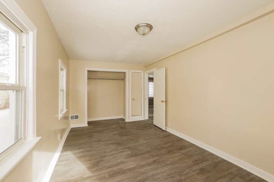 Building Photo - 321 Rexford St