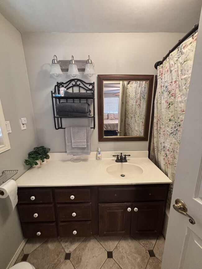 Building Photo - 116 Matlock