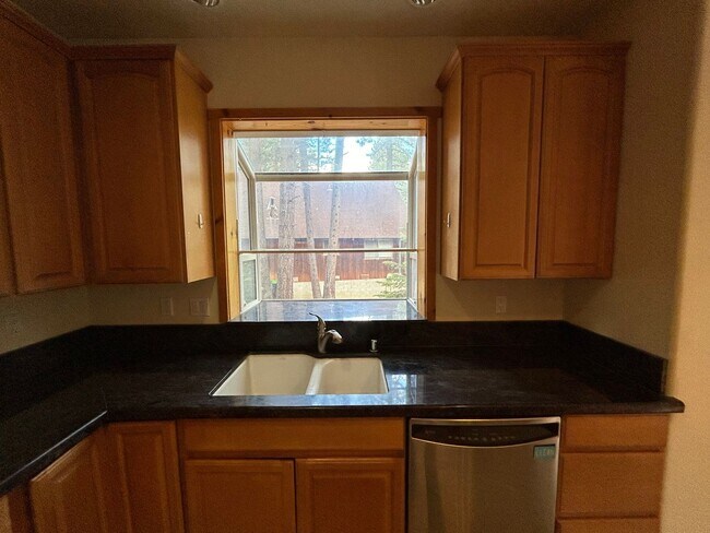 Building Photo - 1513 Crystal Air Dr
