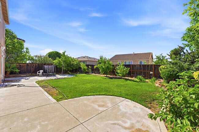 Building Photo - 5486 Benttree Way