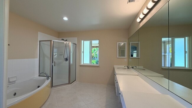Building Photo - Maui Lani Island & Bluff Gated Community, Centrally Located!